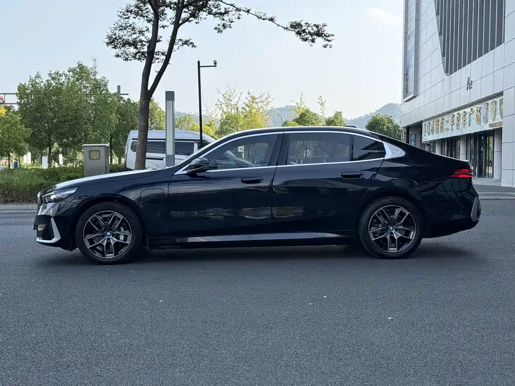 BMW i5 — фото 4