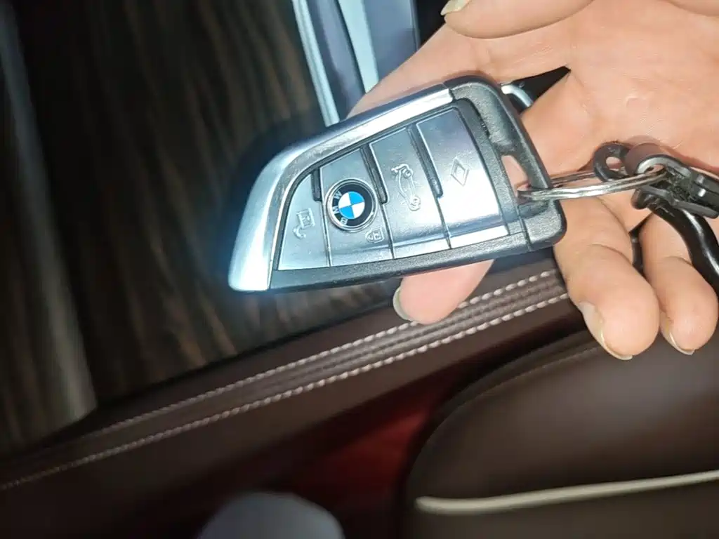 BMW 5 Series — фото 9