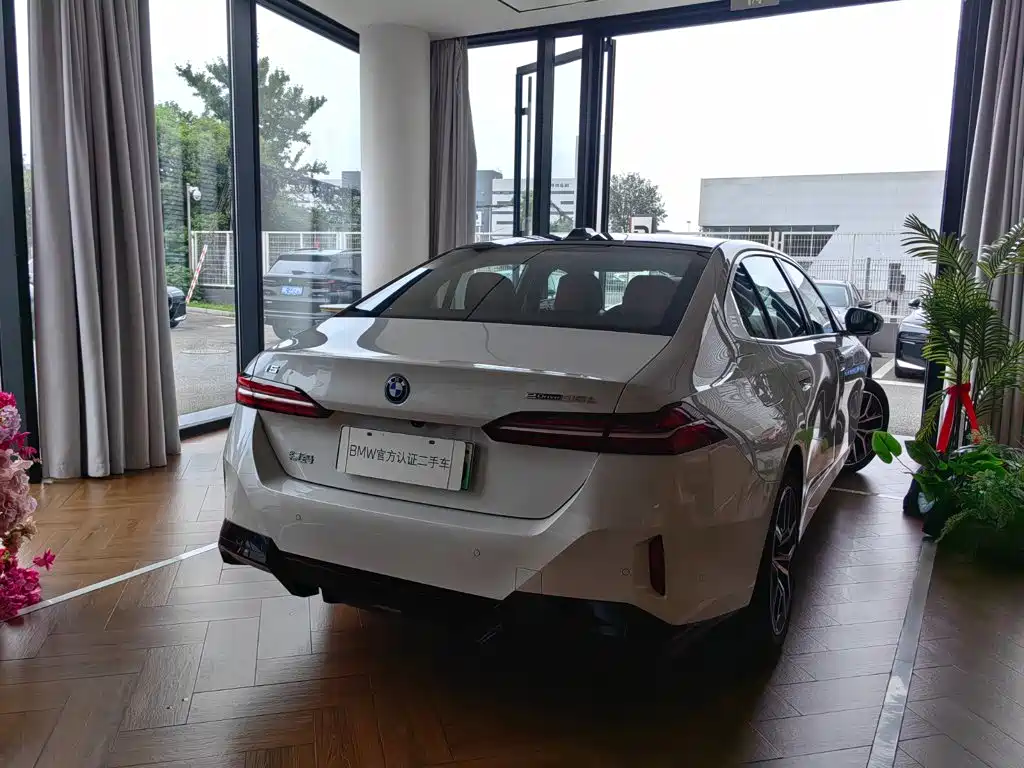 BMW i5 — фото 4