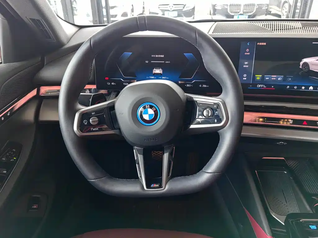 BMW i5 — фото 9