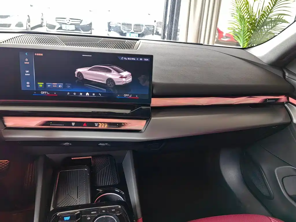 BMW i5 — фото 10