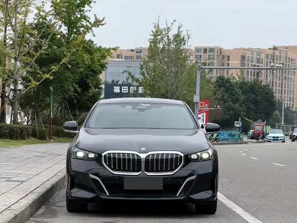 BMW 5 Series — фото 2