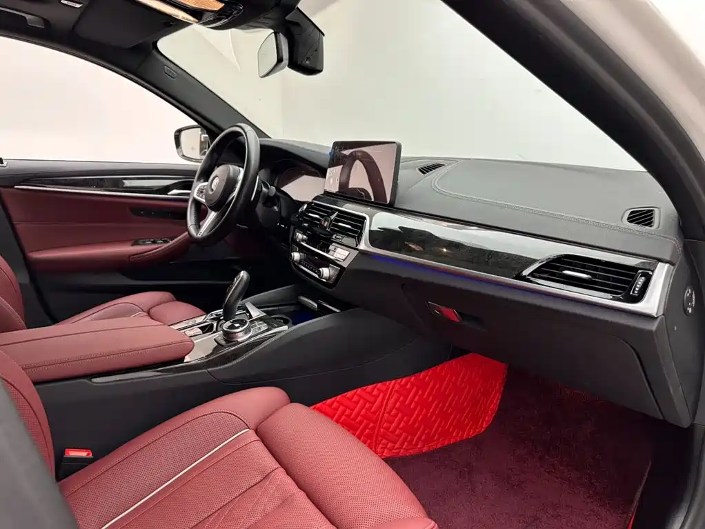 BMW 5 Series — фото 11