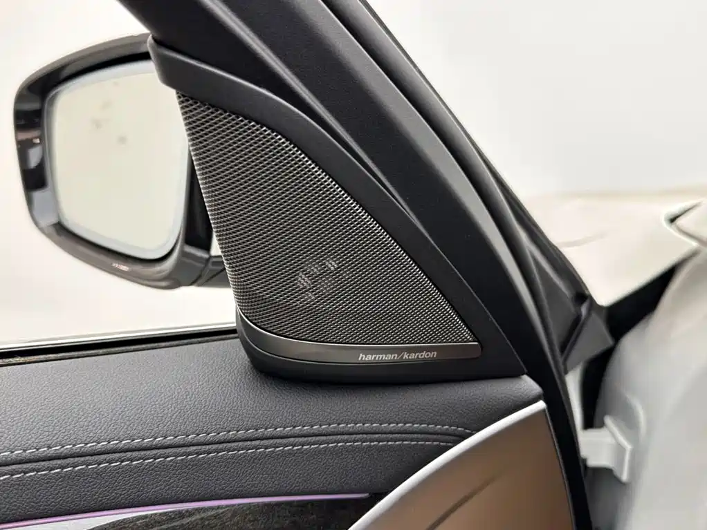 BMW 5 Series — фото 15