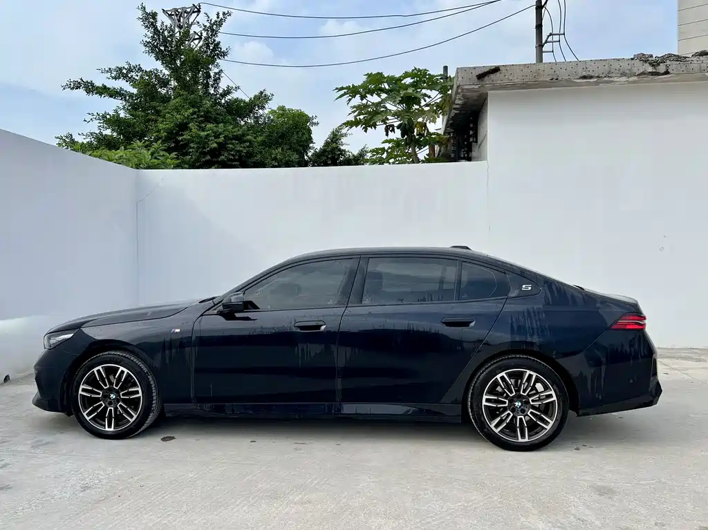 BMW 5 Series — фото 5