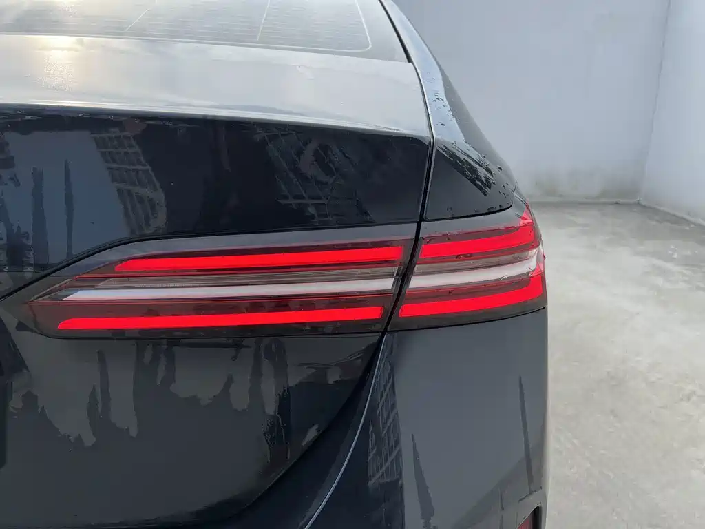 BMW 5 Series — фото 10