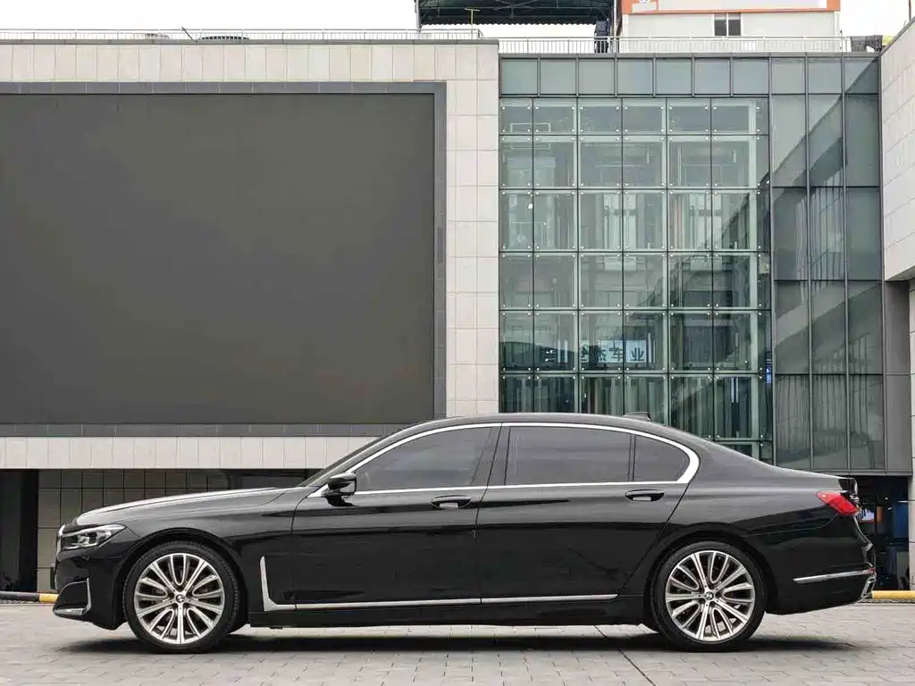 BMW 7 Series — фото 4