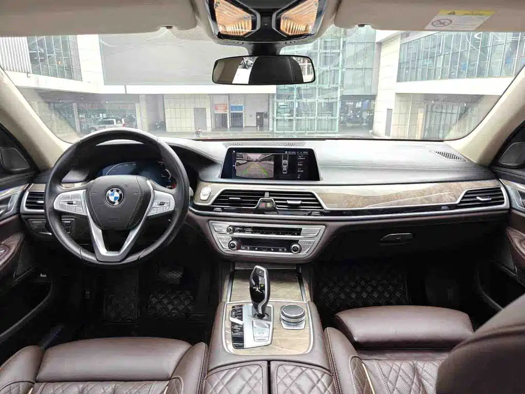 BMW 7 Series — фото 6