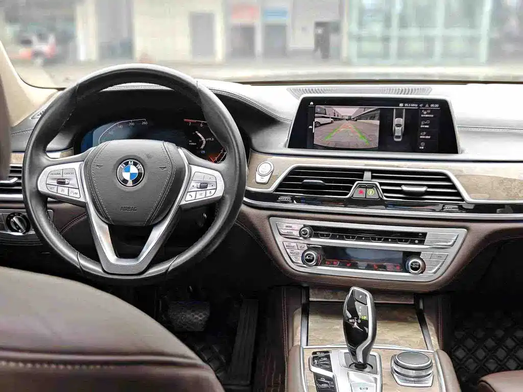 BMW 7 Series — фото 7