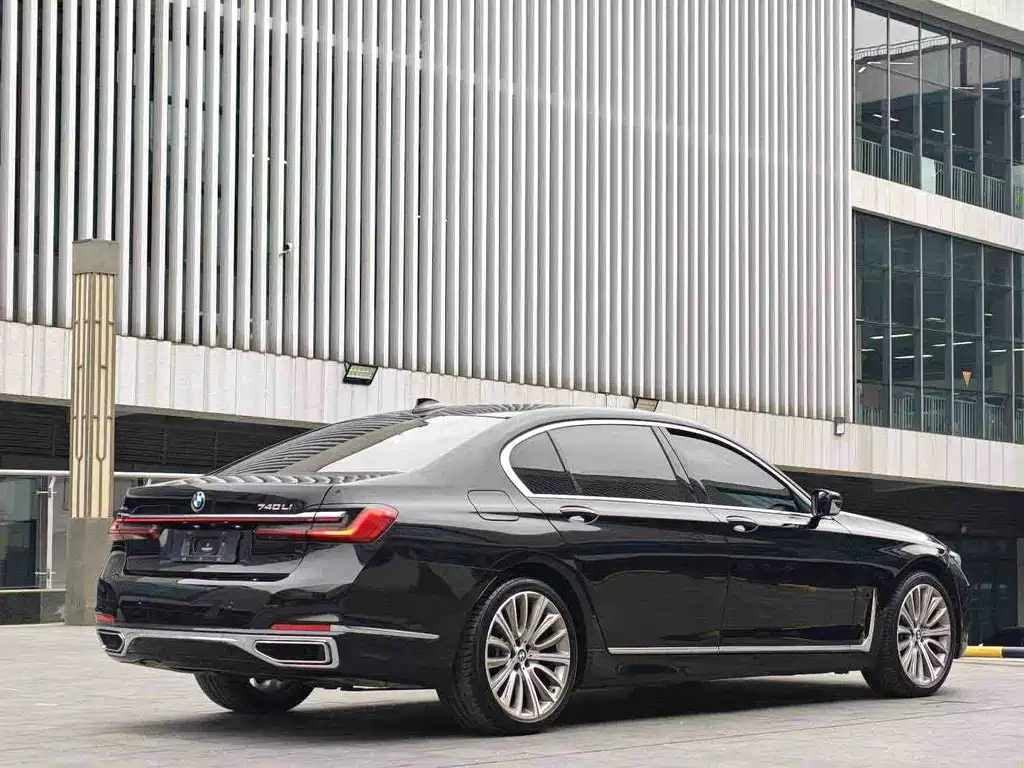 BMW 7 Series — фото 9