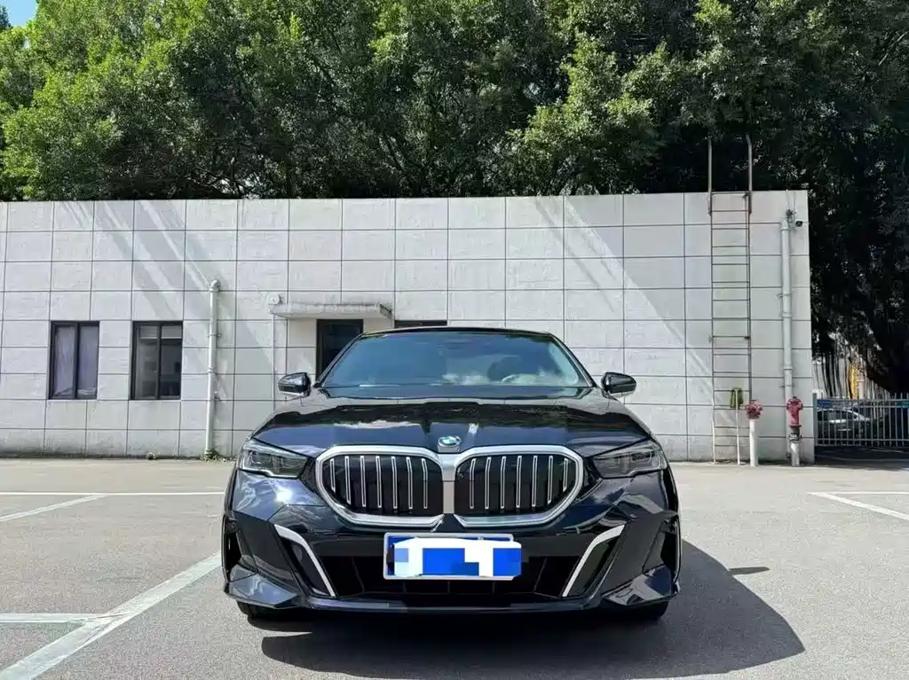 BMW 5 Series — фото 2