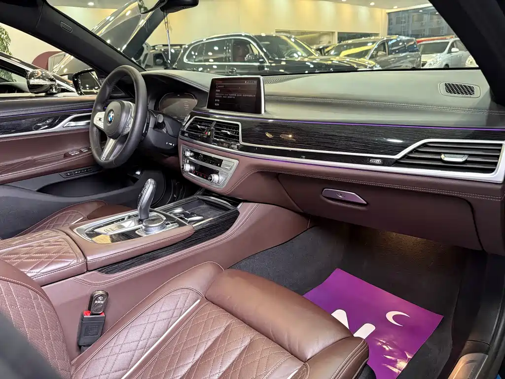 BMW 7 Series — фото 11