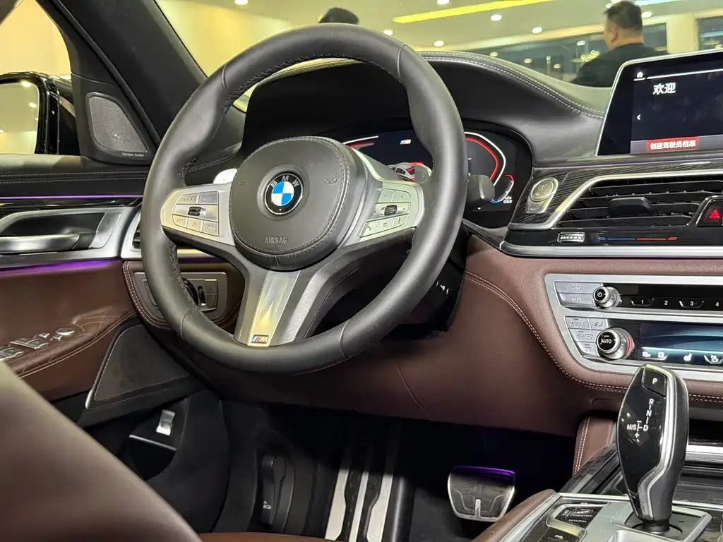 BMW 7 Series — фото 14