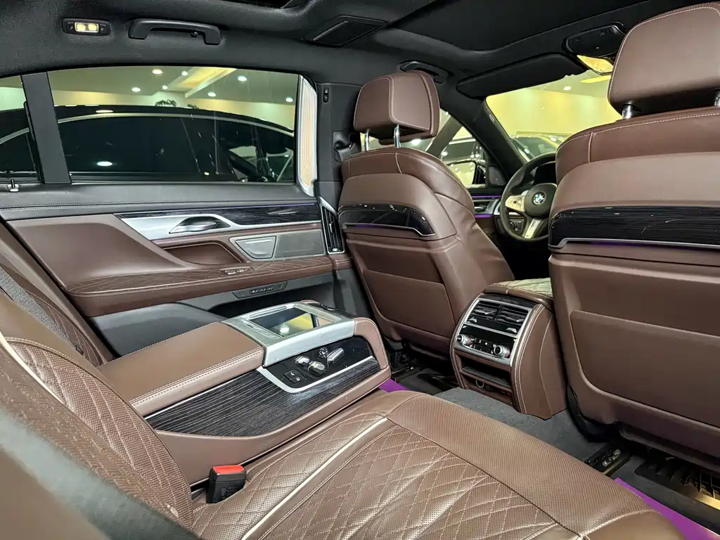 BMW 7 Series — фото 15