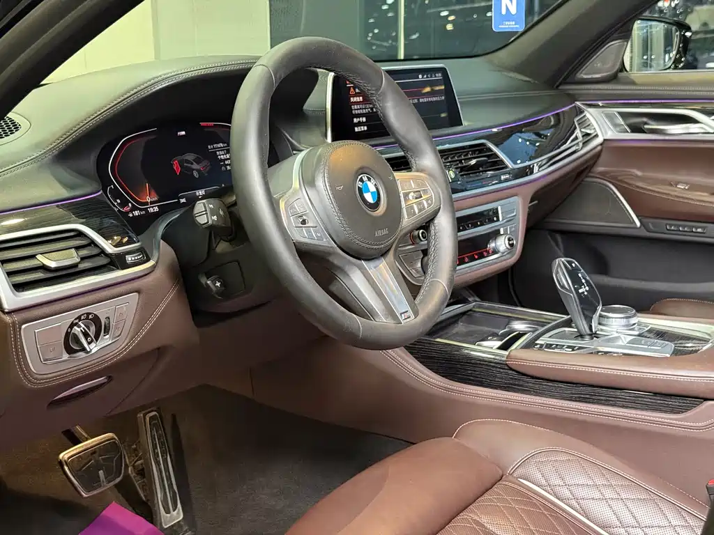 BMW 7 Series — фото 16