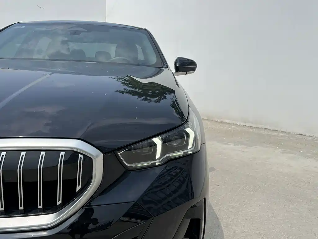 BMW 5 Series — фото 9