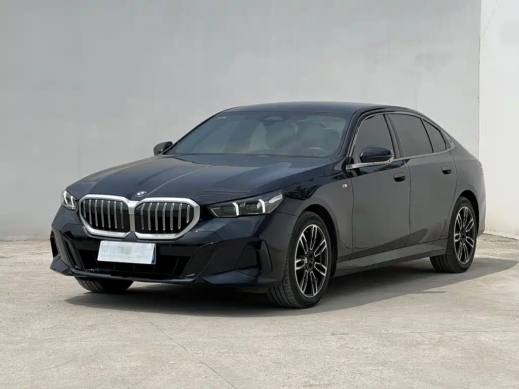 BMW 5 Series — фото 1