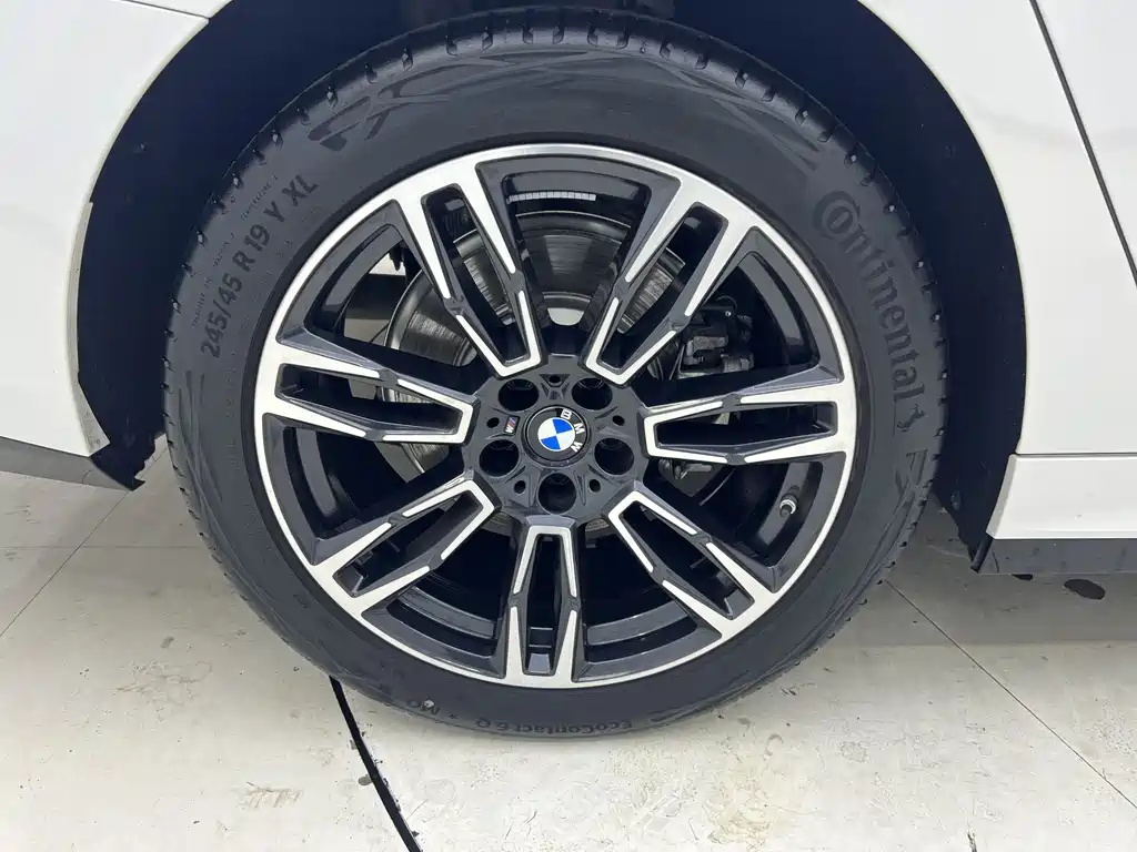 BMW 5 Series — фото 15