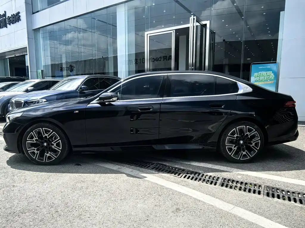 BMW 5 Series — фото 10