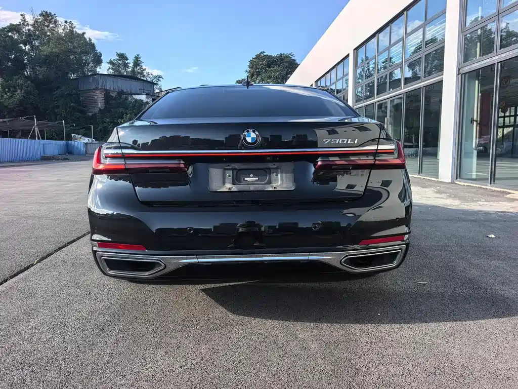 BMW 7 Series — фото 10