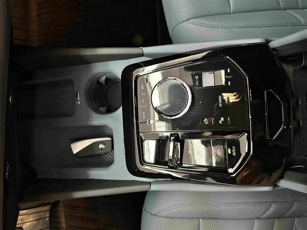 BMW 5 Series — фото 17