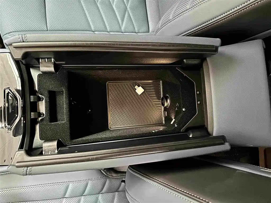 BMW 5 Series — фото 18