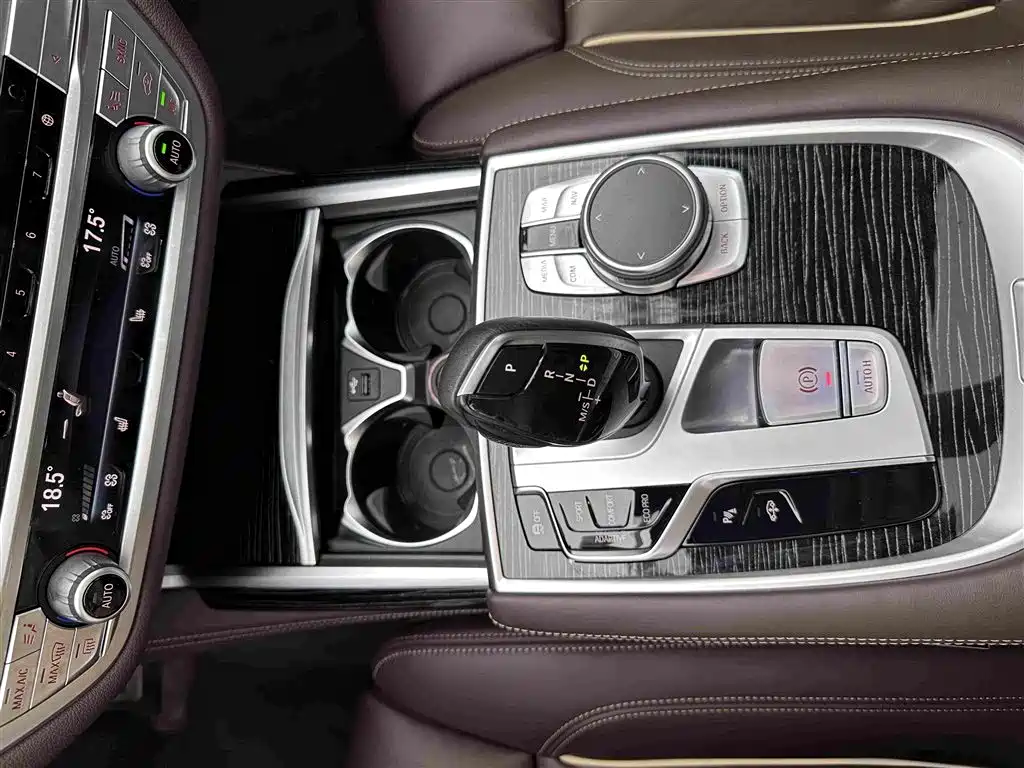BMW 7 Series — фото 13