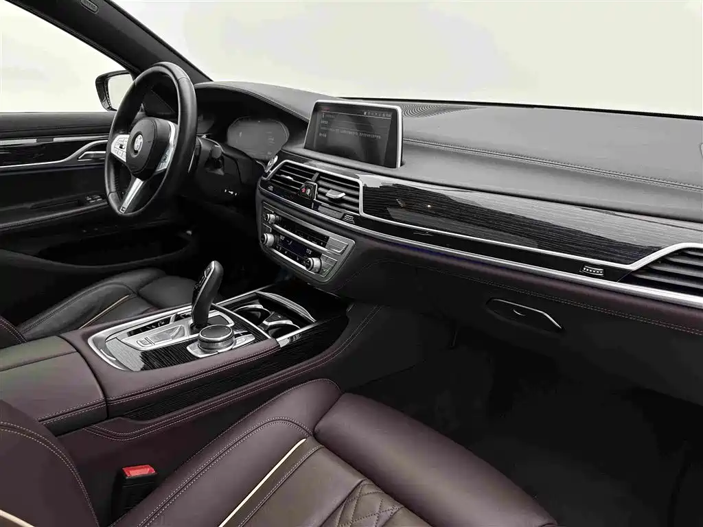 BMW 7 Series — фото 16