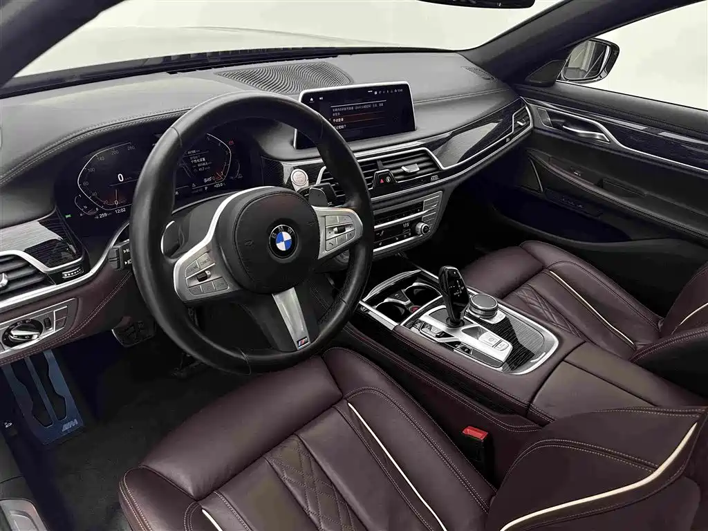 BMW 7 Series — фото 17