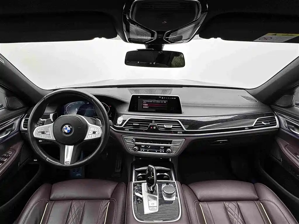 BMW 7 Series — фото 18