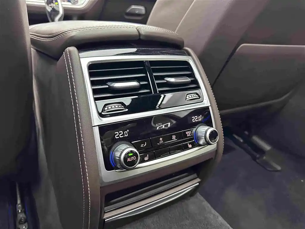 BMW 7 Series — фото 23