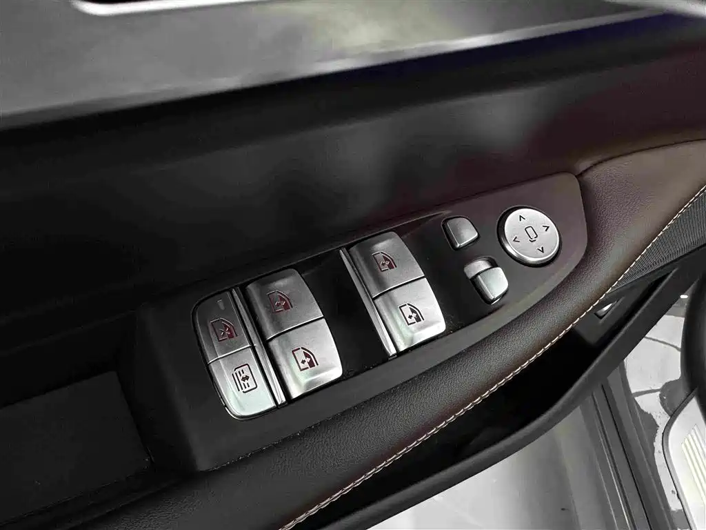 BMW 7 Series — фото 26