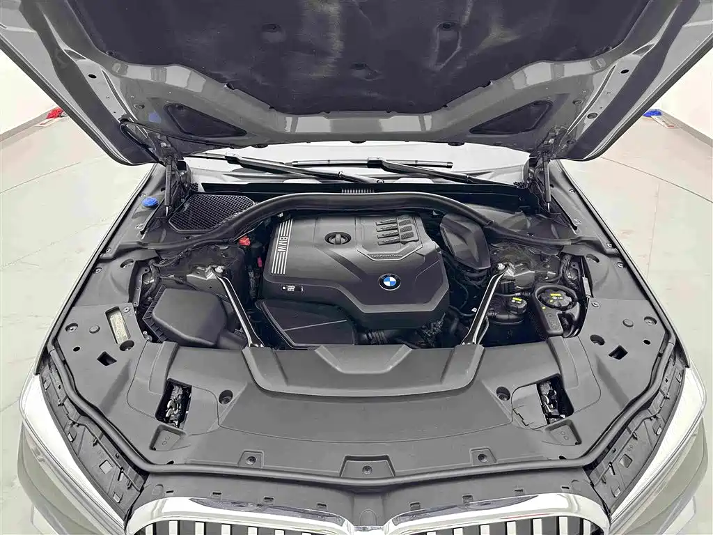 BMW 7 Series — фото 28