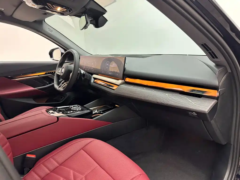 BMW 5 Series — фото 11