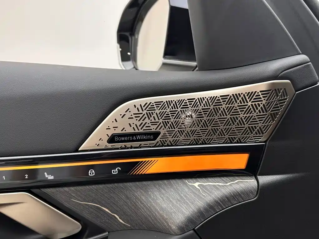 BMW 5 Series — фото 15