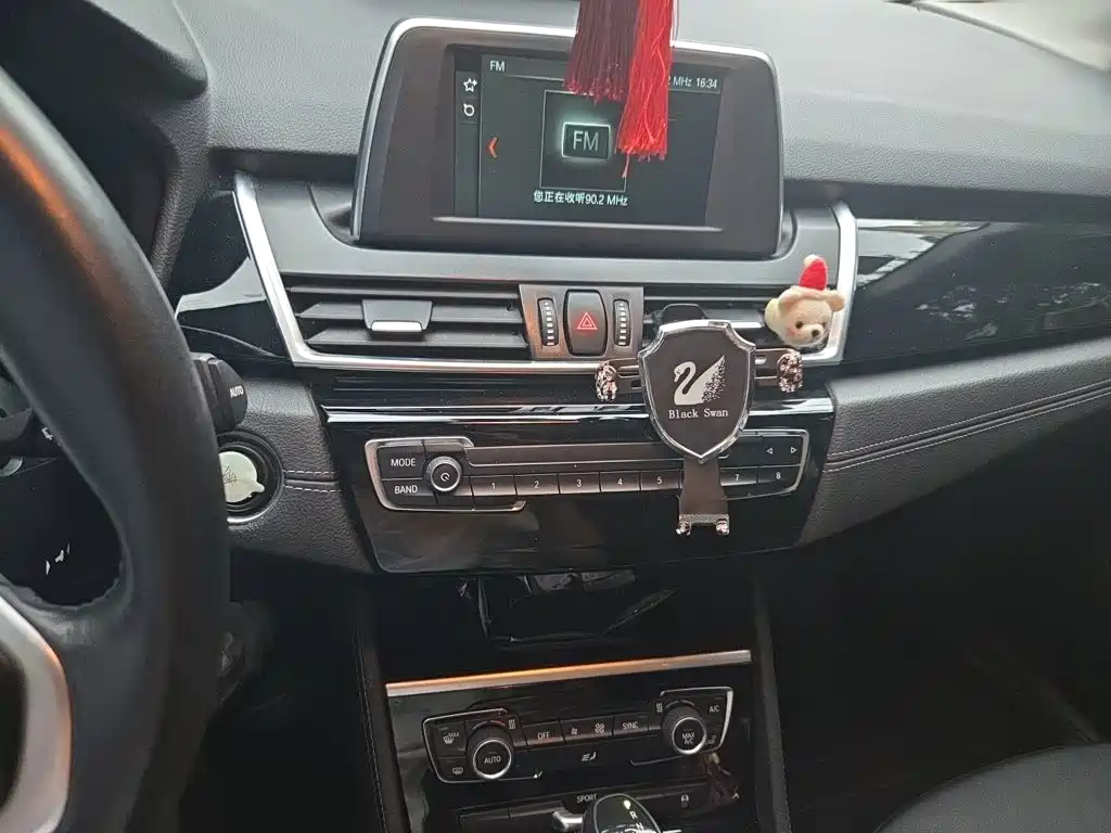 BMW 2 Series Active Tourer — фото 9