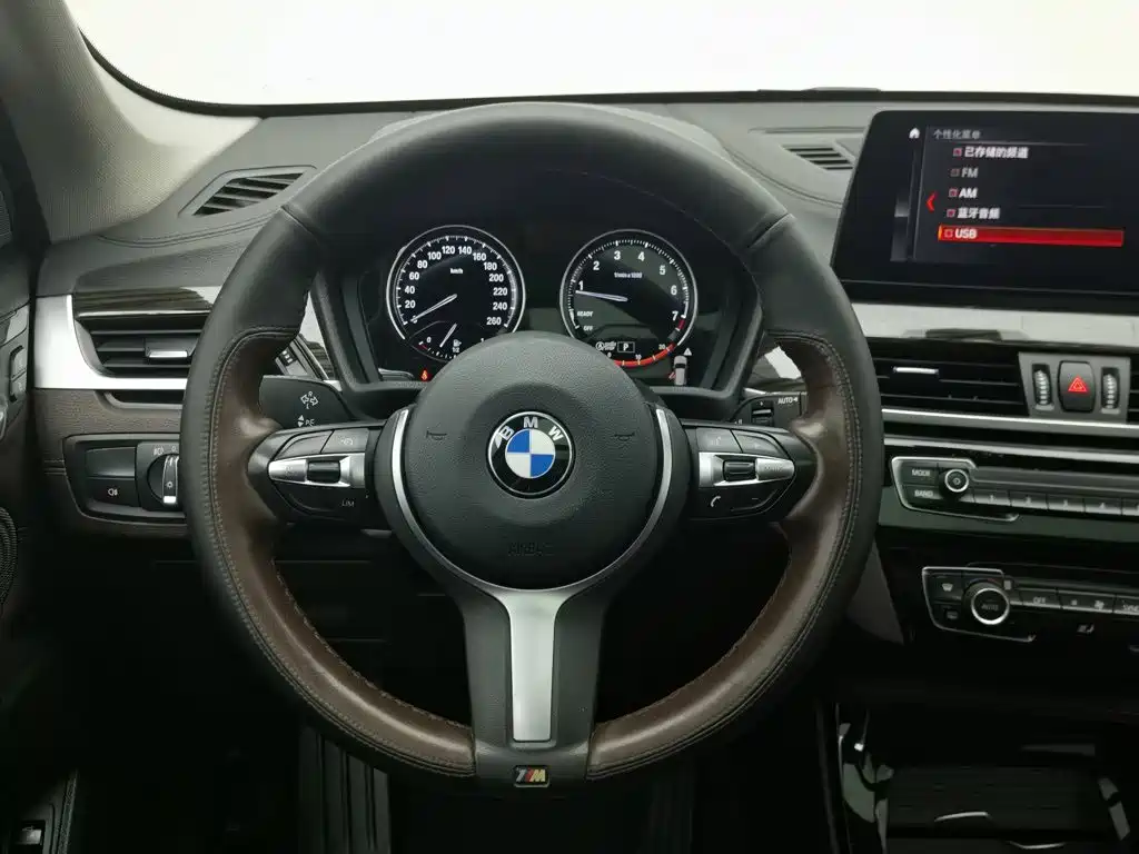 BMW X1 — фото 11