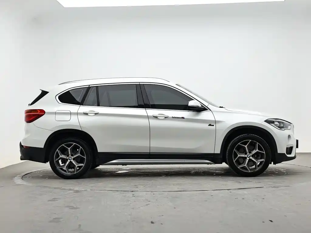 BMW X1 — фото 5