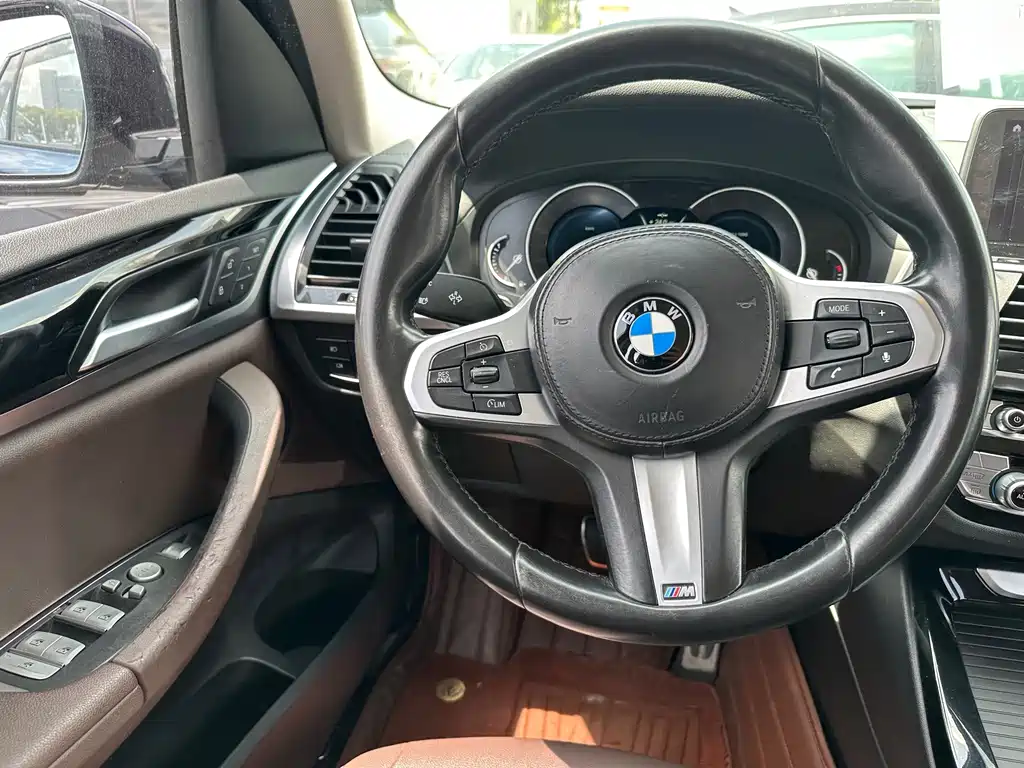 BMW X3 — фото 9