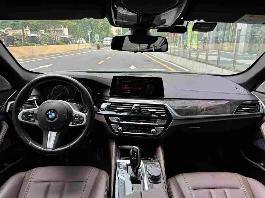 BMW 5 Series — фото 7