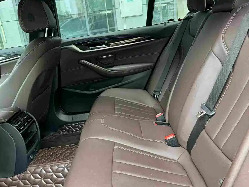 BMW 5 Series — фото 10