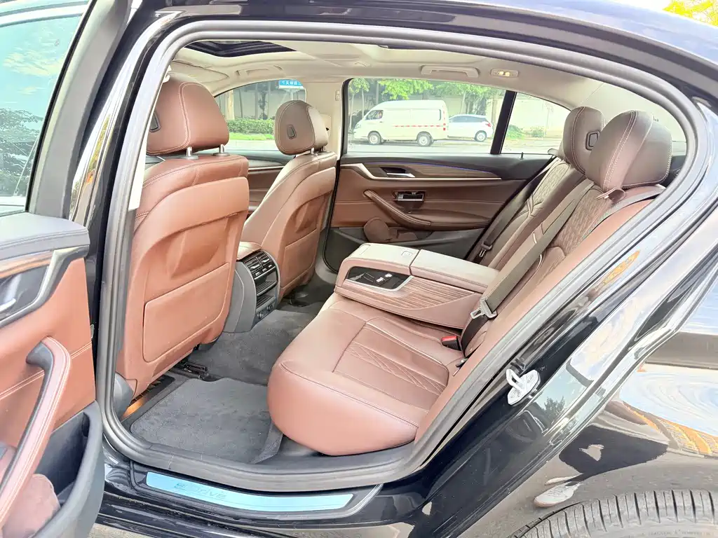 BMW 5 Series New Energy — фото 6