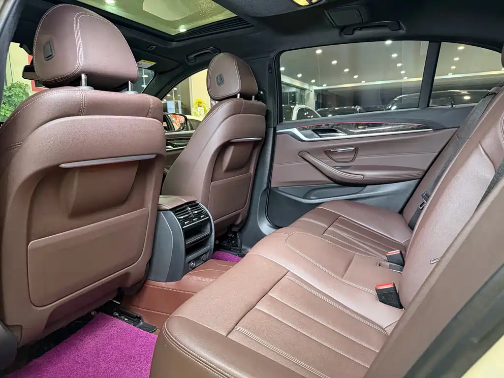 BMW 5 Series — фото 10