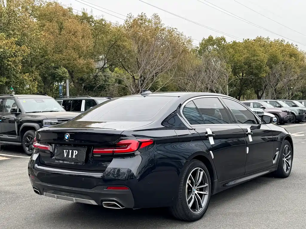 BMW 5 Series — фото 15