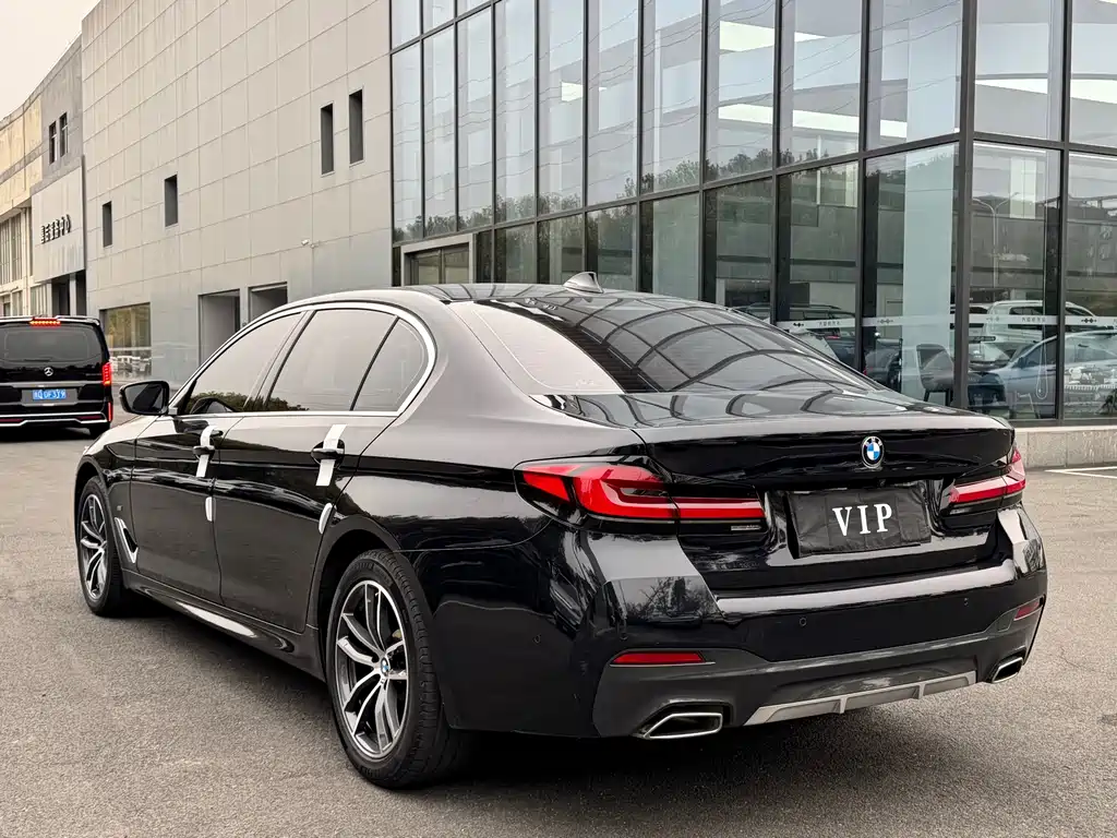 BMW 5 Series — фото 17