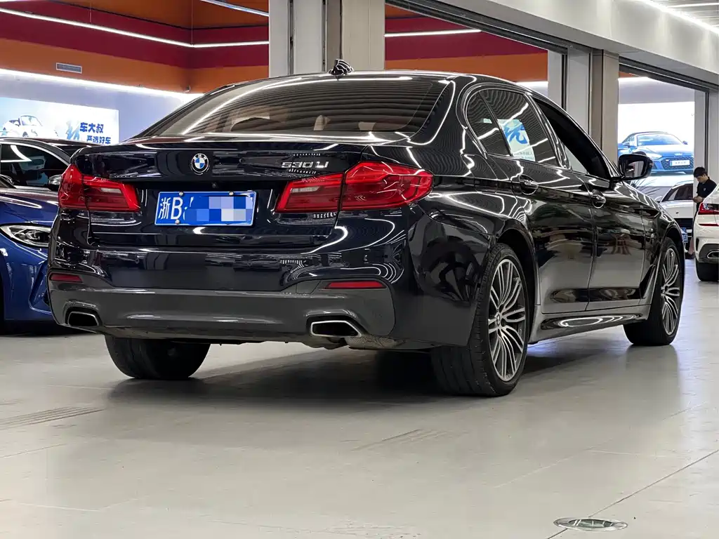 BMW 5 Series — фото 10