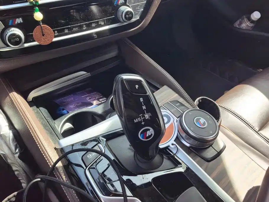 BMW 5 Series — фото 16