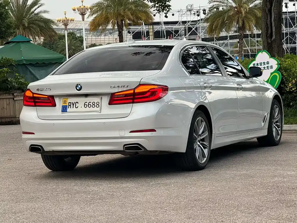 BMW 5 Series — фото 4