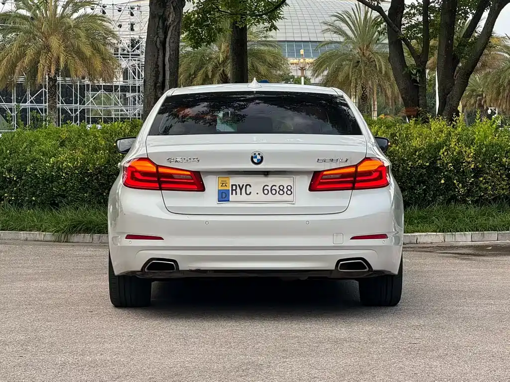 BMW 5 Series — фото 5