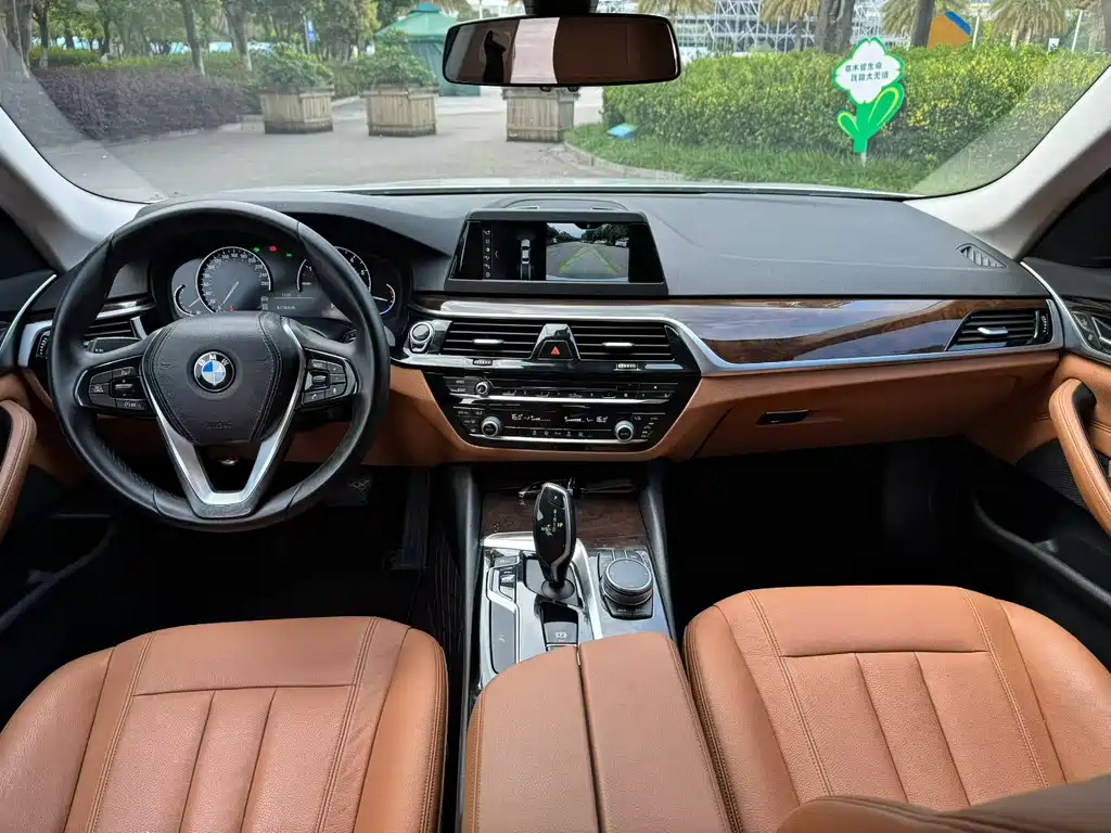 BMW 5 Series — фото 8